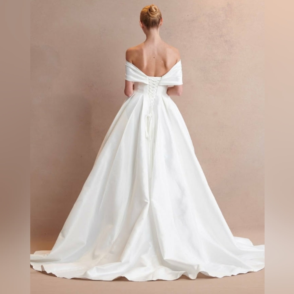 Wedding dress, off white off the shoulder lace up back bridal gown - Picture 3 of 5